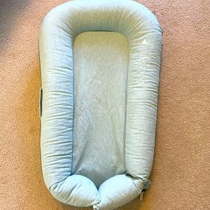 Delux Dockatot- like new!!